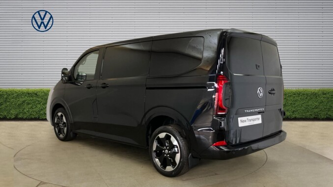 Volkswagen Transporter T32 Swb Diesel 2.0 TDI 170 Commerce Pro Van Auto [5 Plus] - Image 3